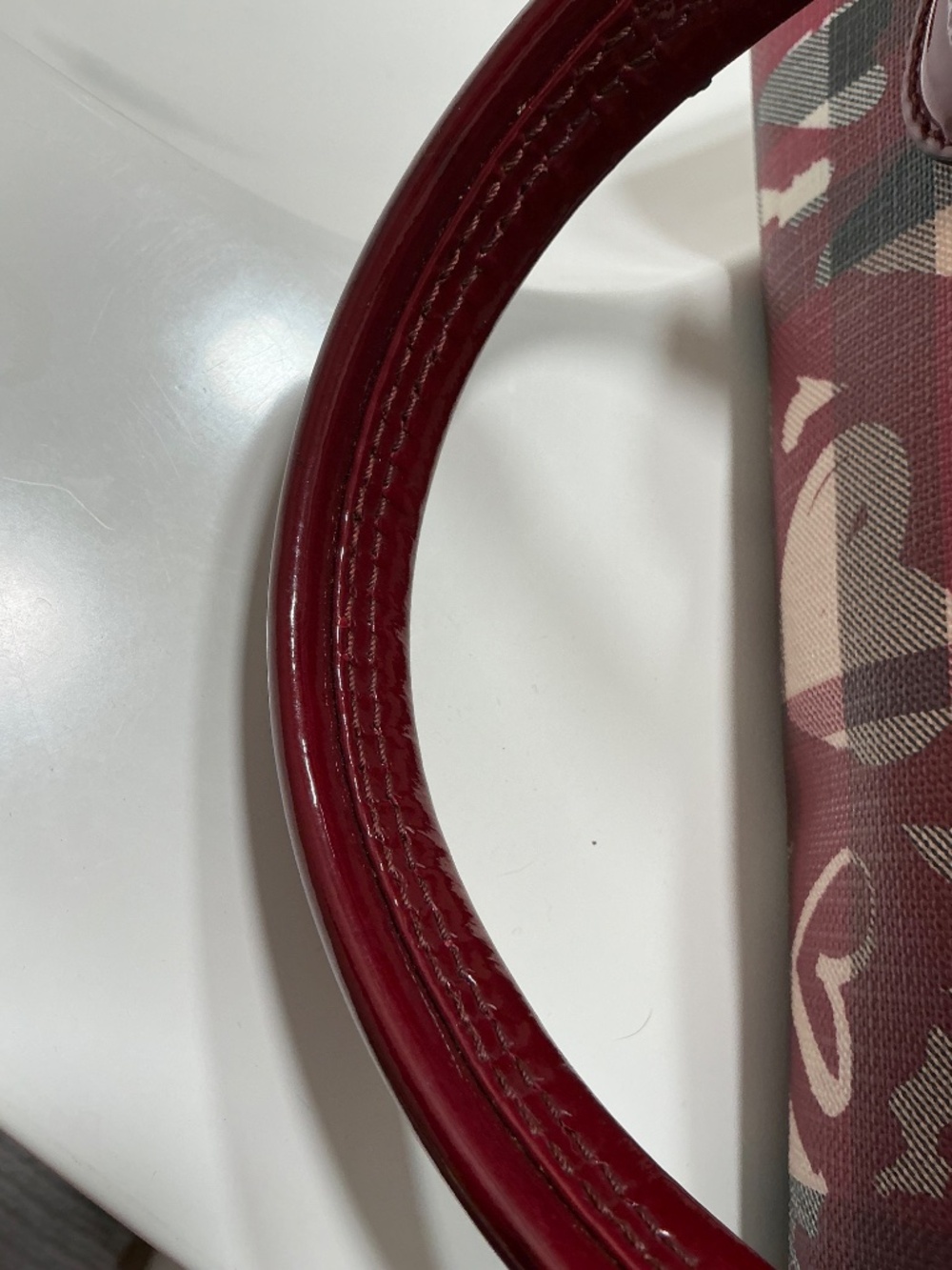 Burberry Ltd Edition Patent Painted Heart Supernova Coated Canvas Nickie Tote - Picture 12 of 16